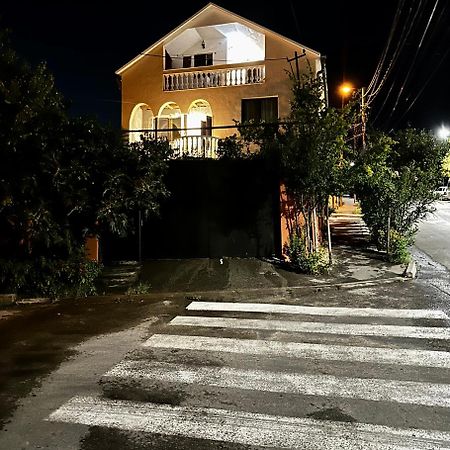 Family Guesthouse - Macharashvili Tbilisi Exterior photo