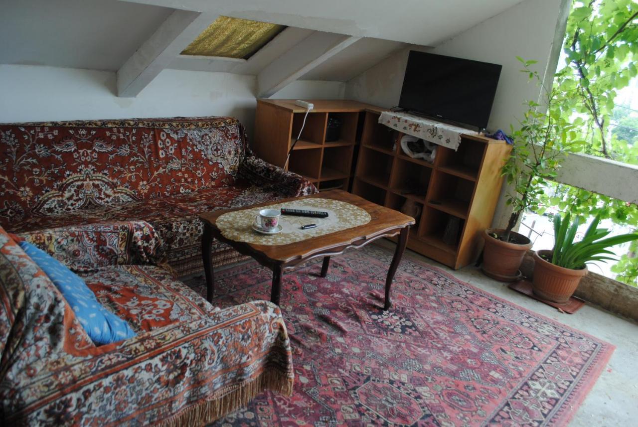 Family Guesthouse - Macharashvili Tbilisi Exterior photo