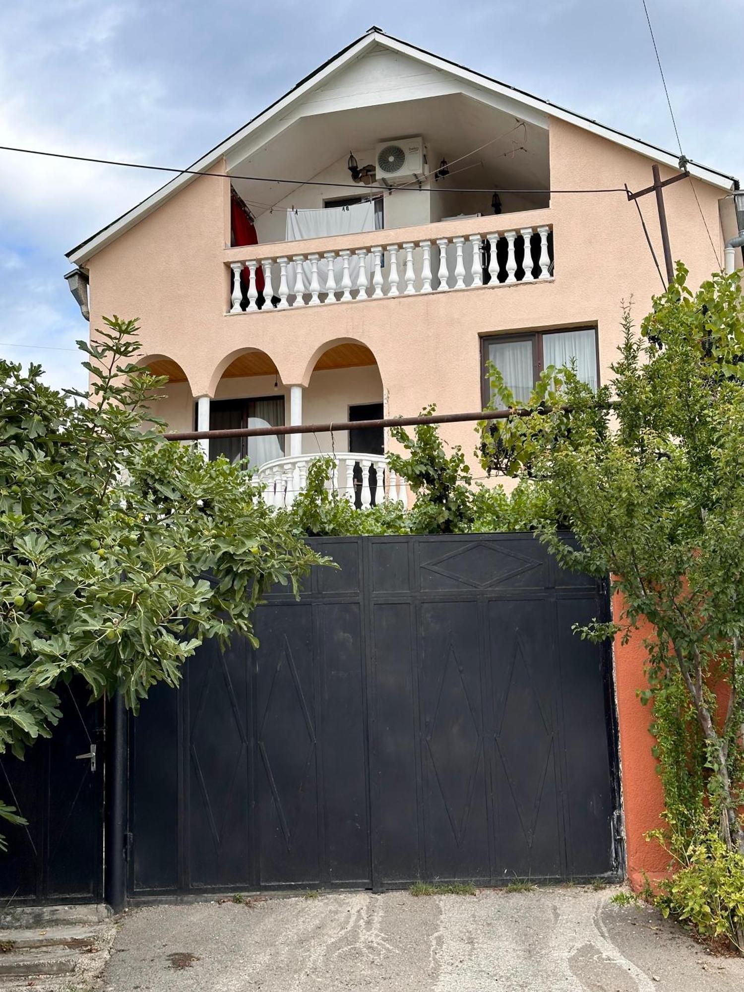 Family Guesthouse - Macharashvili Tbilisi Exterior photo